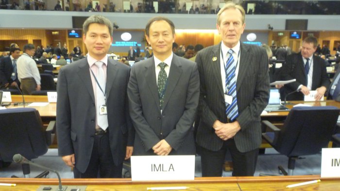 Prof. Jin Yongxing with Associate Professor Clive Cole of World Maritime University, and Prof. Ruan Wei of SMU